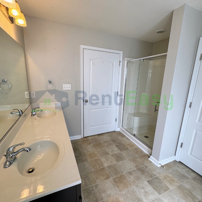 Building Photo - 1005 Silver Charm Cir