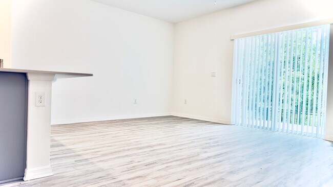 Building Photo - 2947 Canary Ave