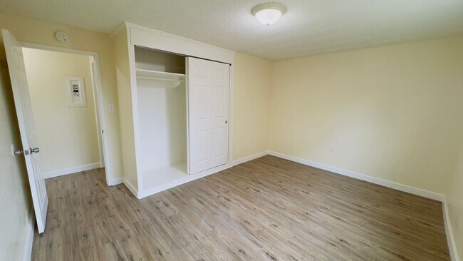 Building Photo - MOVE IN SPECIAL- Downstairs 2 bedroom +1 bath, patio. AVAILABLE NOW!!