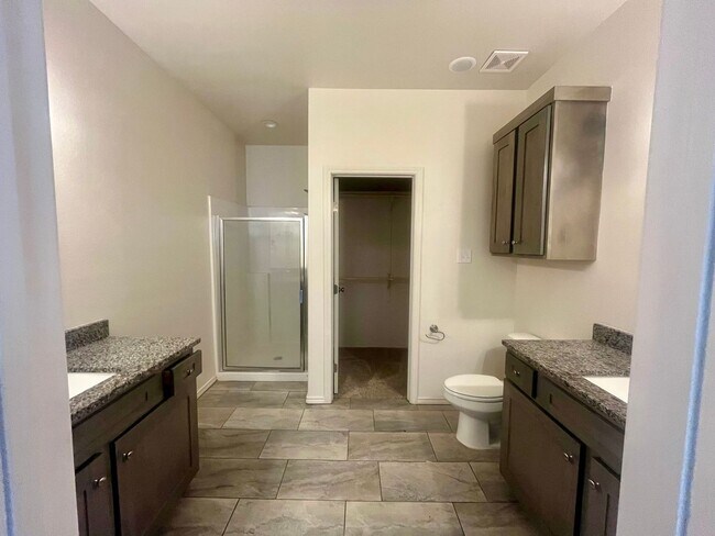 Building Photo - Escape the Ordinary in Viridian Townhomes!