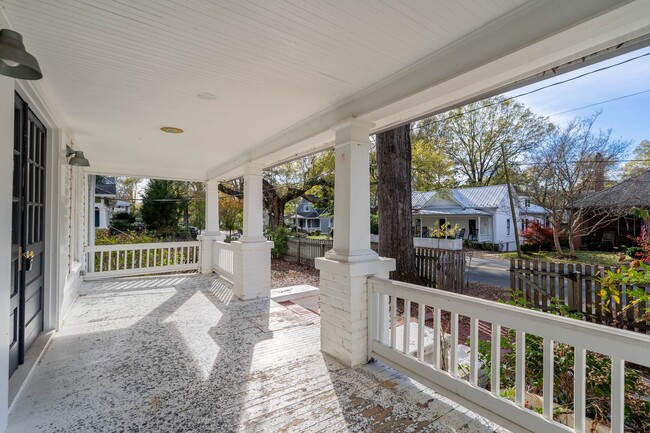 Building Photo - 1920s Historic 2-Bedroom Home Just MINUTES...