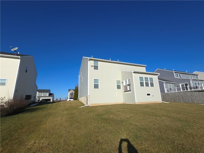 Building Photo - 251 Elmcrest Rise