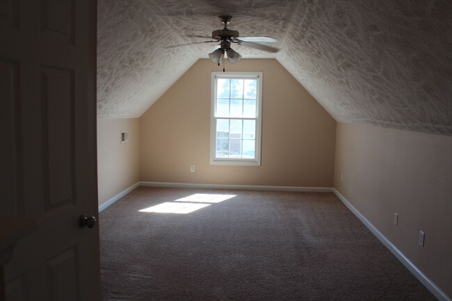 Building Photo - Acorn Ridge