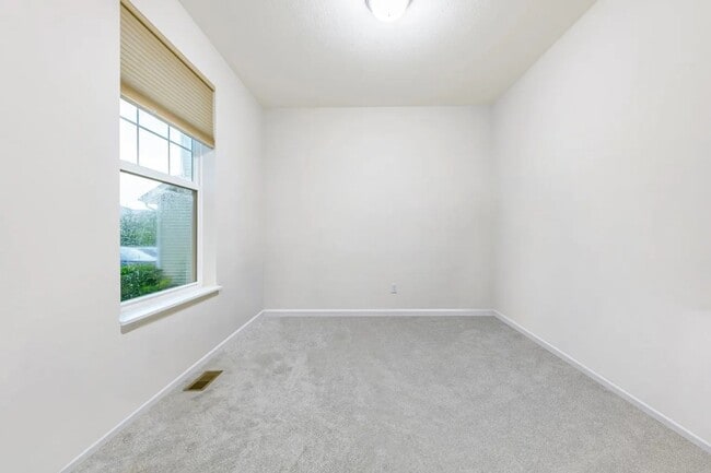 Building Photo - Beautifully updated lakeville 4 bedroom available for lease!