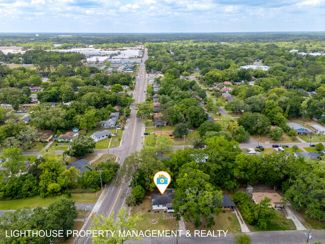 Building Photo - Fully Renovated 3 Bed/1 Bath Home with Att...