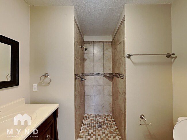 Building Photo - 3217 Spooner Dr