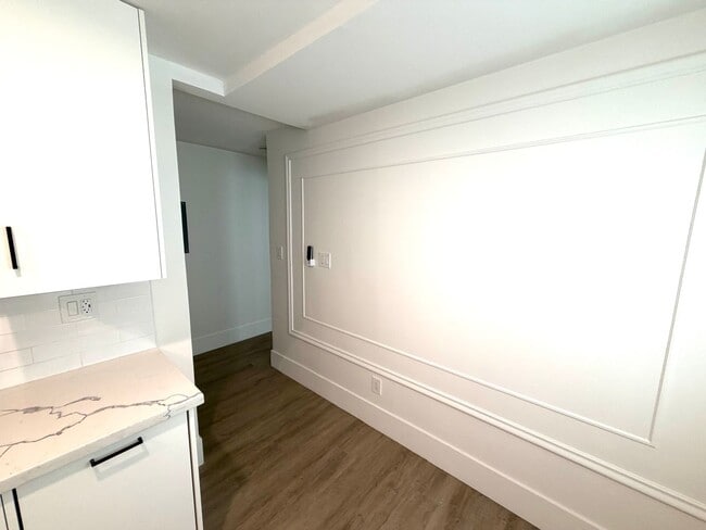 Building Photo - Beautifully Renovated Midtown Sacramento Apartment with Private Backyard Patio!