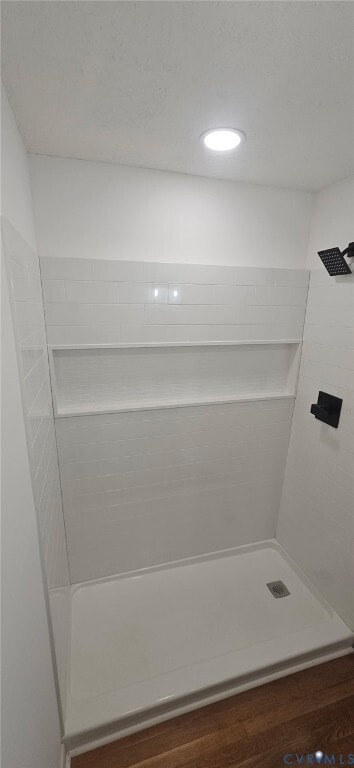 Building Photo - 8011 Kenmore Dr