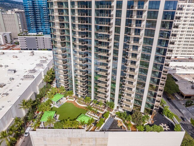 Building Photo - Sky Ala Moana (West) #3305 - Fully Furnished 1 BR/1 BA/1 Parking