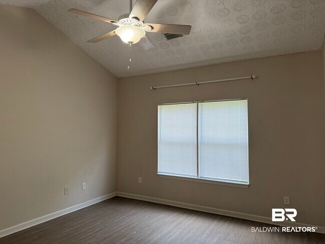 Building Photo - 1153 Sloane Cove