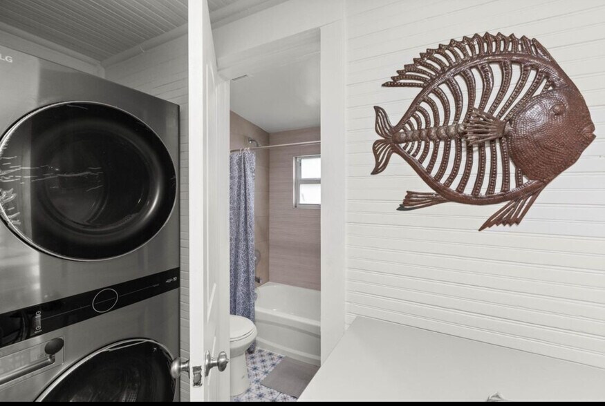 Washer & Drier - 3477 Hibiscus St