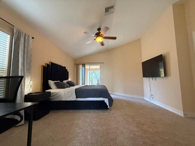 Building Photo - 409 SW 8th St