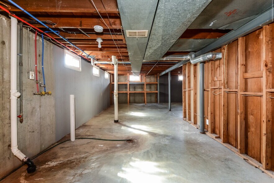 Building Photo - 1450 Night Dr