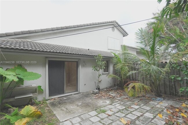 Building Photo - 518 NE 48th St