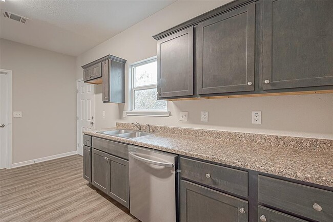 Building Photo - 4813 Palisade Dr