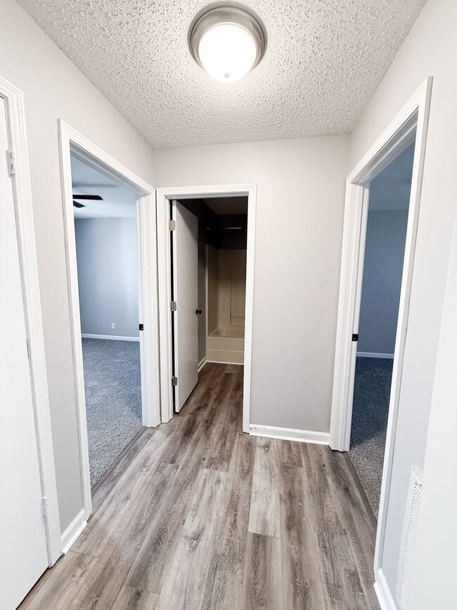 Building Photo - 3 Bedroom 2 Bathroom Home!!