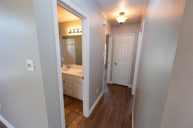 Building Photo - 8417 Falconet Cir
