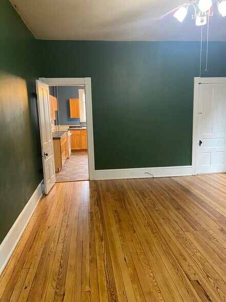 Family to Kitchen - 312 Amherst St