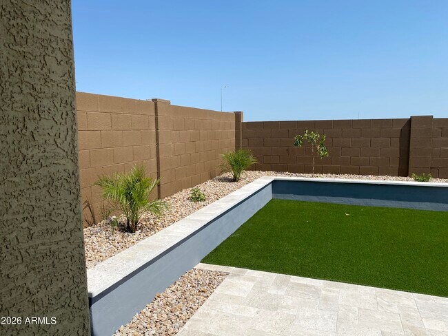 Building Photo - 8826 W Medlock Dr