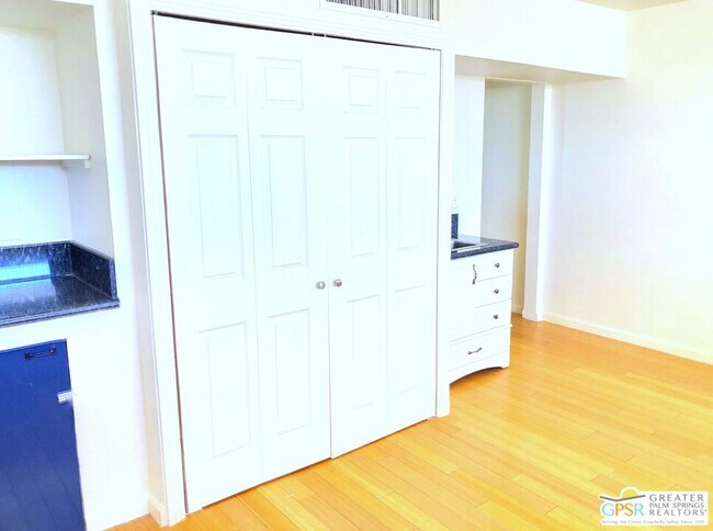 Building Photo - 1655 E Palm Canyon Dr