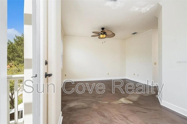 Building Photo - 113 S Packwood Ave