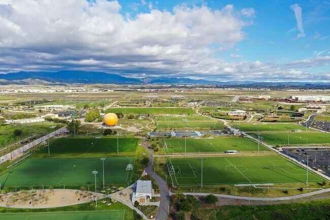 Building Photo - 216 Paramount