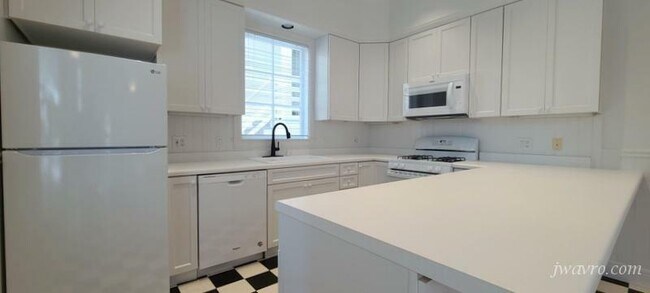 Building Photo - 43 Worth St