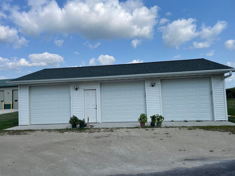 One garage unit - N5385 Co Rd V