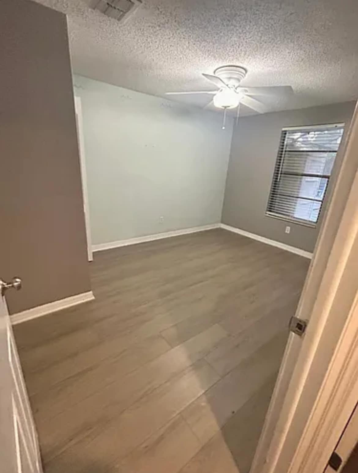 Secondary room - 9383 86th Ave