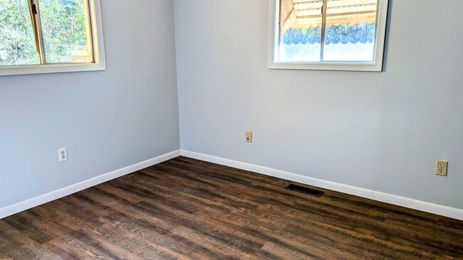 Building Photo - 25 Arrowhead Dr