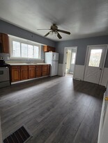 Building Photo - 62 Walnut St