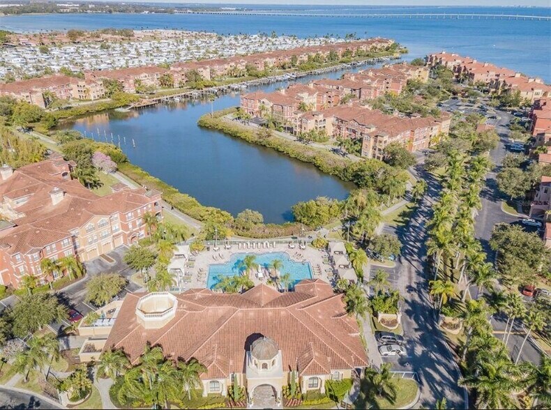 Building Photo - 2765 Via Cipriani St