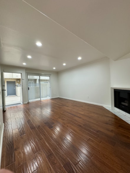 Building Photo - 13022 Riverside Dr