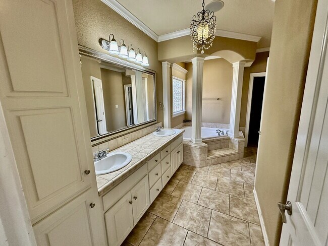 Building Photo - 2591 N Tragalger Dr.