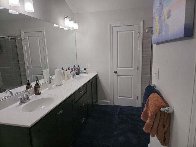 Building Photo - 100 Everleigh Dr