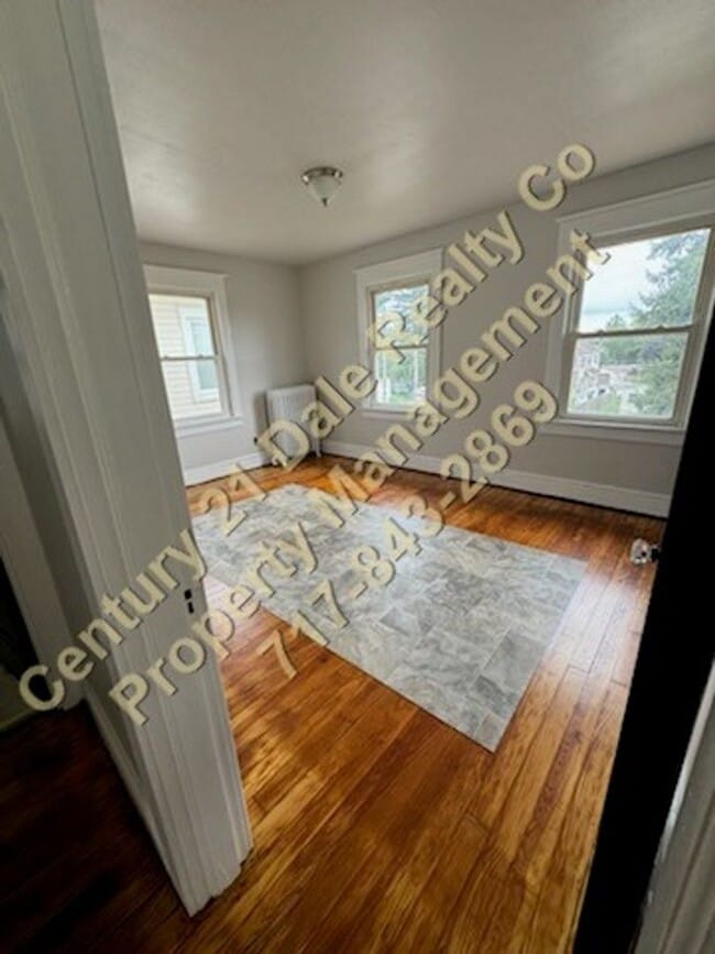 Building Photo - Charming 2 BR 2 Bath Home in York City wit...