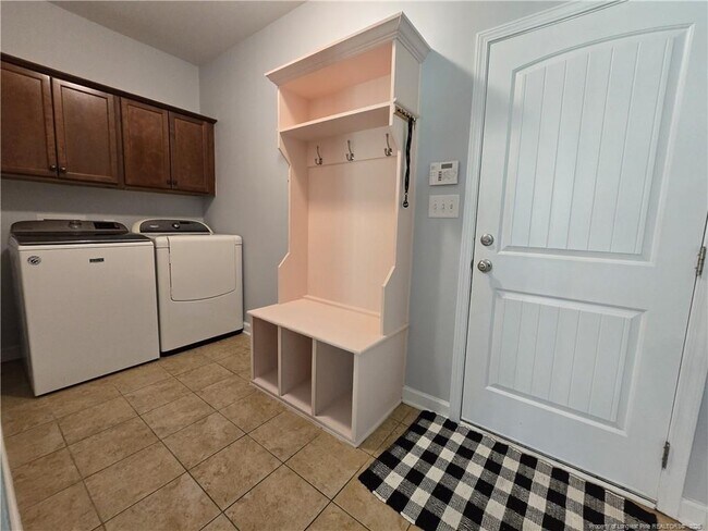 Building Photo - 410 Sedgefield Dr