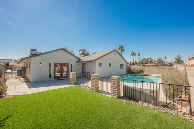 Building Photo - Charming 3-Bedroom Rental with Pool, Firep...