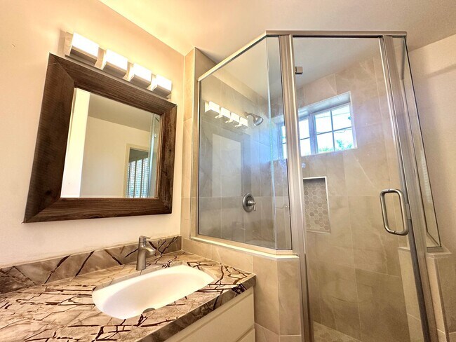 Building Photo - Beautiful 4 Bed 3 Bath Home with Attached ...