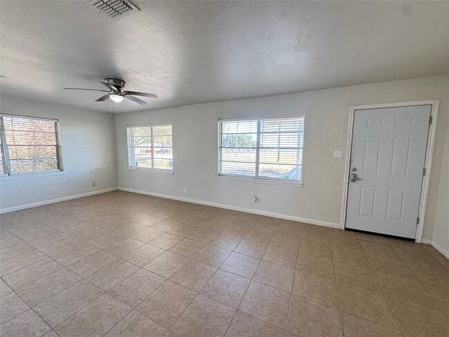 Building Photo - 2205 Farr St