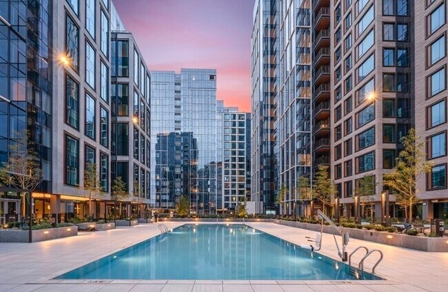 Building Photo - 135 Seaport Blvd