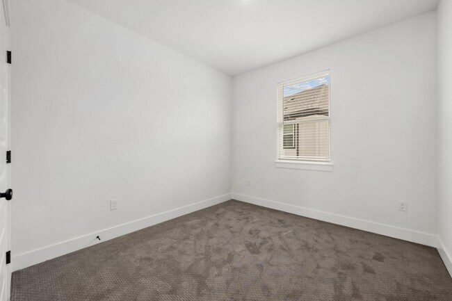 Building Photo - 200 W 56th St