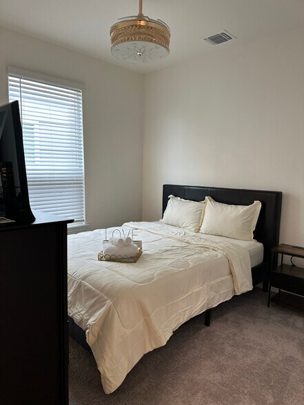 Building Photo - 1106 Aronia Ln