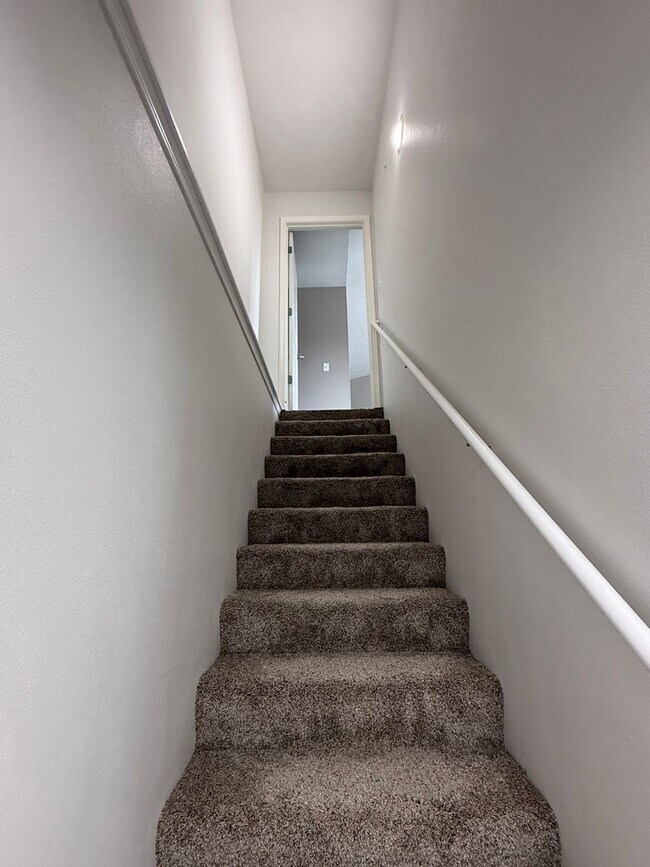 Building Photo - NEWLY REDESIGNED 4BR Basement home!!!!