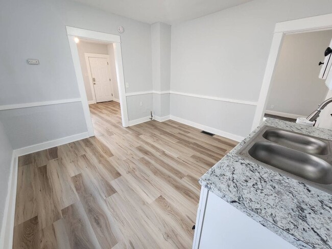 Building Photo - 12709 Parkhill Ave