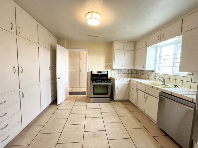 Building Photo - 11986 E Harvey Pettit Rd