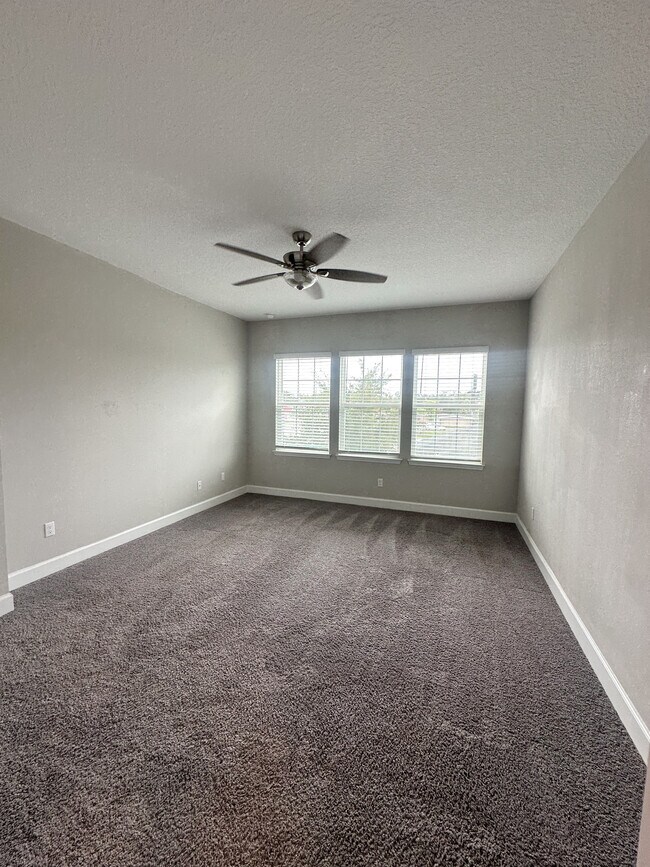 Building Photo - Longwood Townhouse
