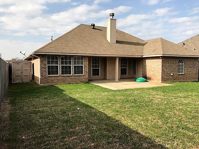 Building Photo - Beautiful home in Golden Meadows