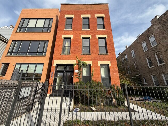 Building Photo - 1322 W Ohio St