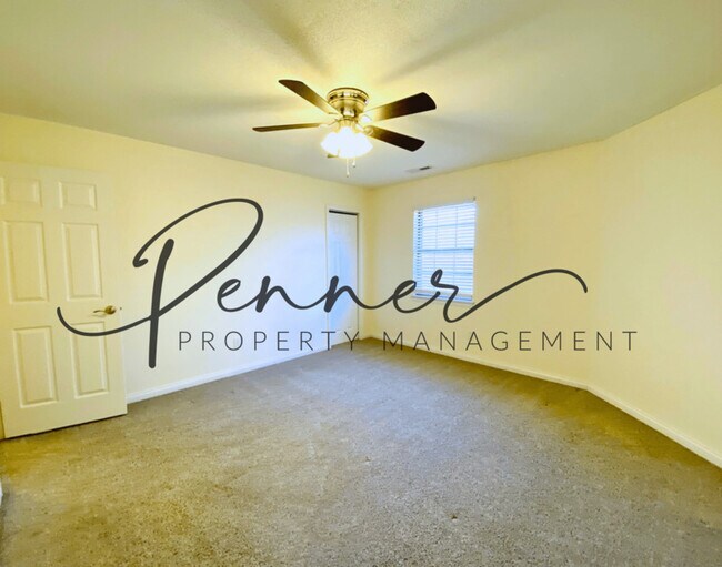 Building Photo - 449 NE Churchill St